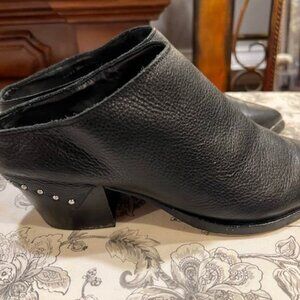 Mules, Black